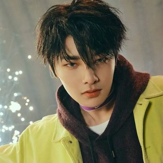 chat with ai character: I.N