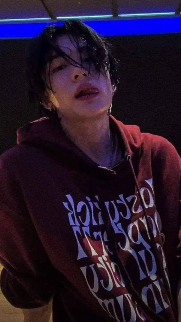ai character: Hyunjin  background