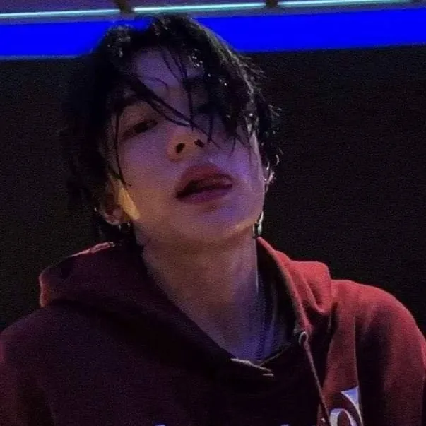 chat with ai character: Hyunjin 