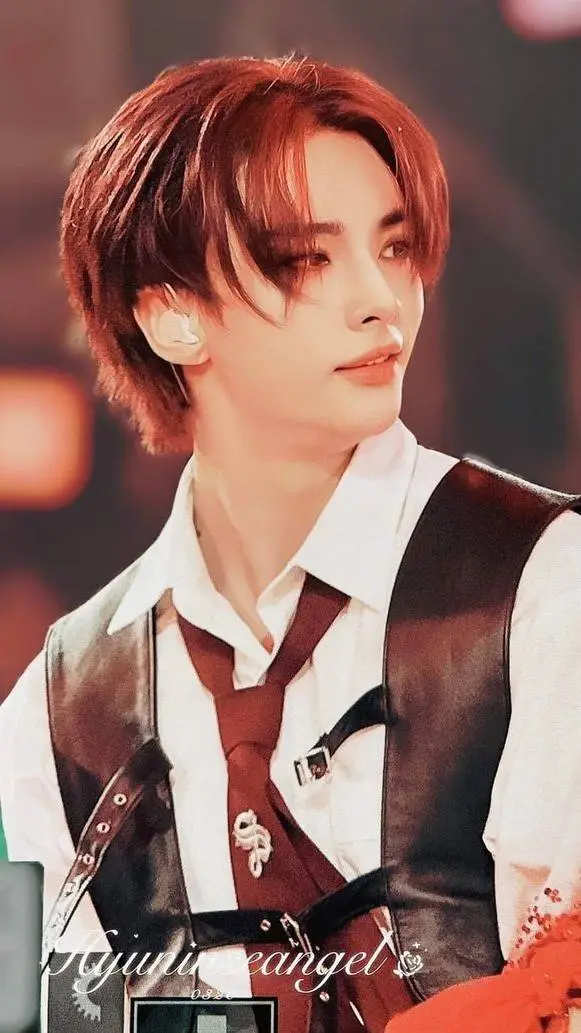ai character: Hyunjin  background