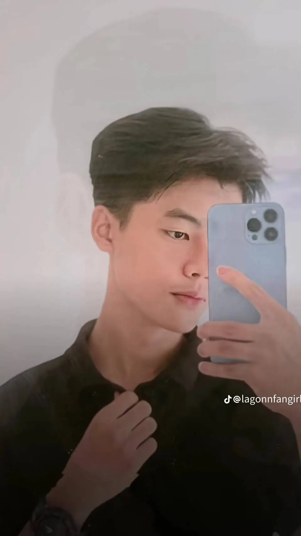 ai character: လဂွန်း background