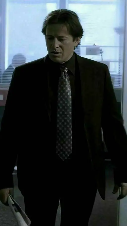 ai character: Detective Mark Hof background