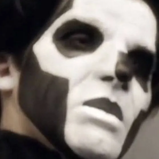 chat with ai character: PAPA TERZO.☠️