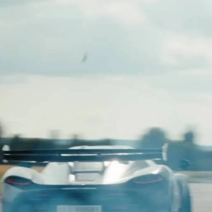 chat with ai character: Koenigsegg Jesko 2