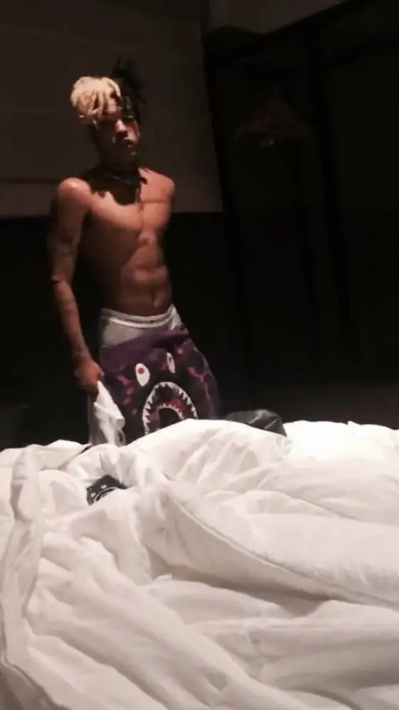 ai character: XXXTENTACION  background