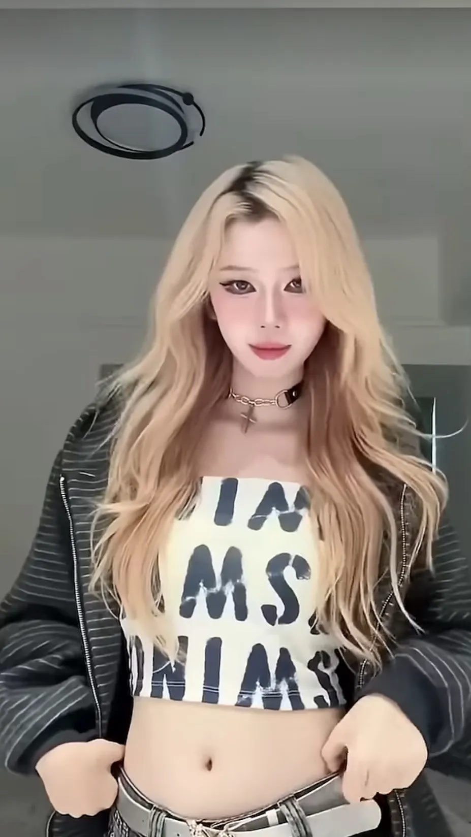 ai character: Sabrina Carpenter background