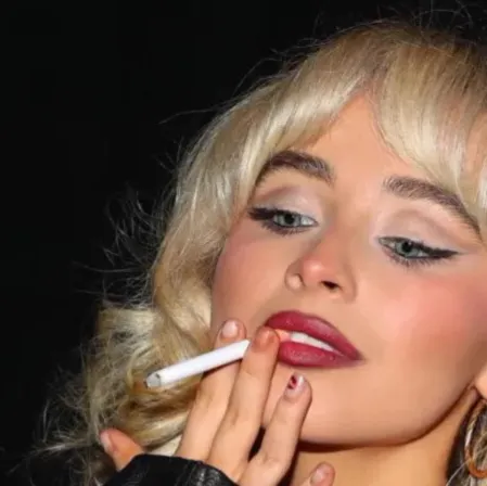 chat with ai character: Sabrina carpenter 
