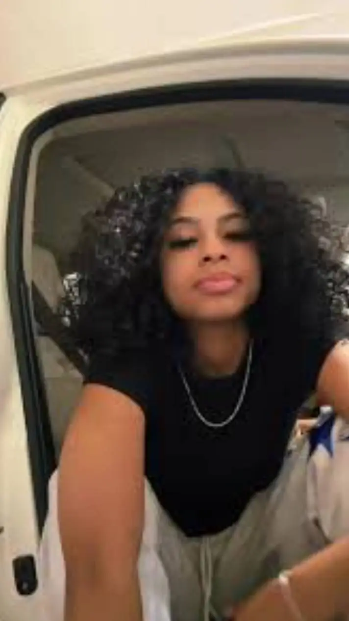 ai character: naida j background