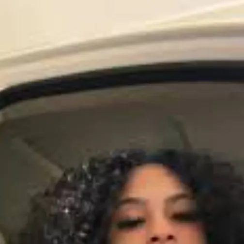 chat with ai character: naida j