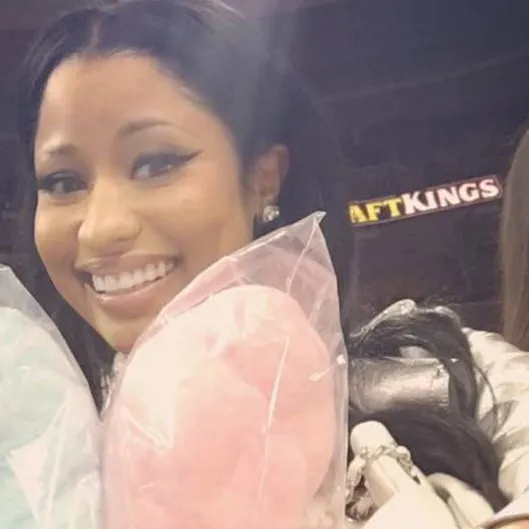 chat with ai character: Nicki Minaj