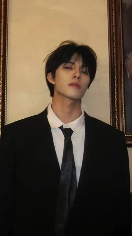ai character: Vernon background