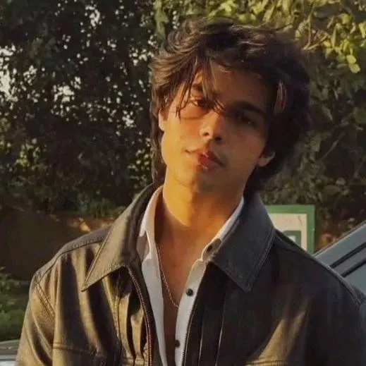 chat with ai character: Rhys