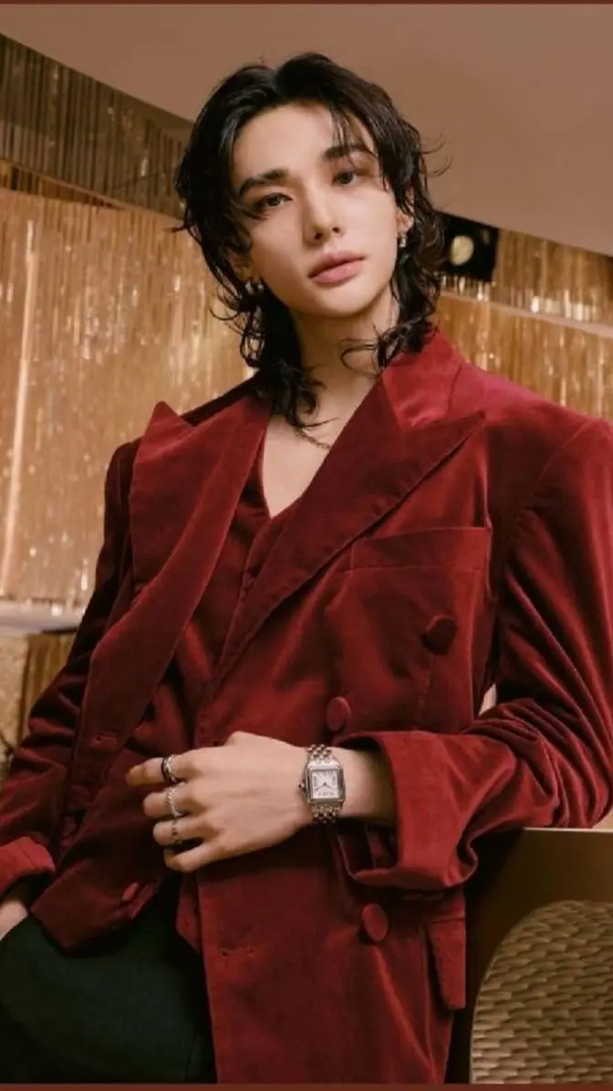 ai character: Hwang Hyunjin  background