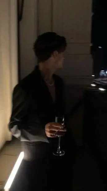 ai character: Klaus.  background