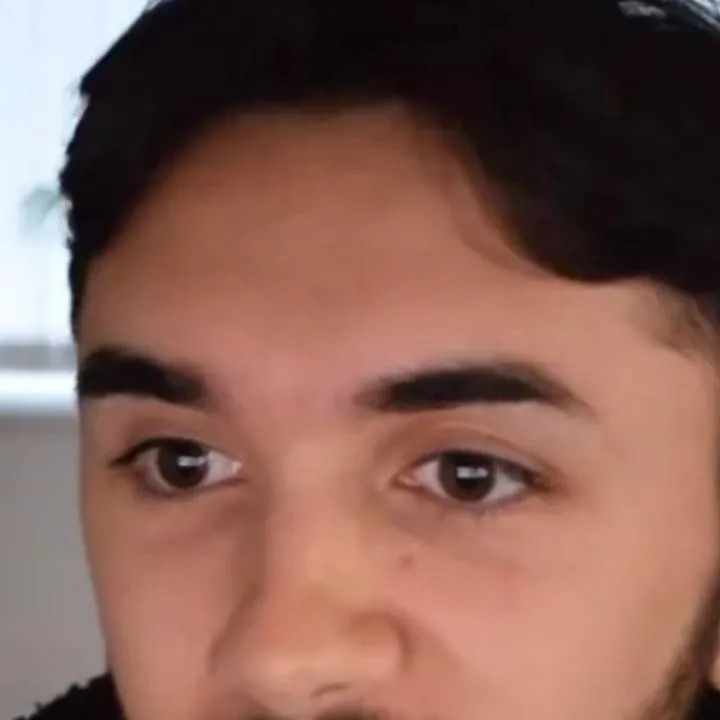 chat with ai character: Louisayy