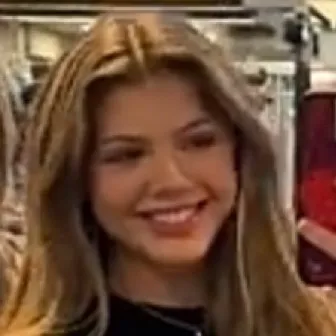 chat with ai character: Neela Jolene