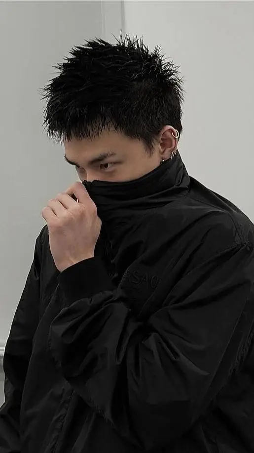 ai character: Hyunjin Jinnie background