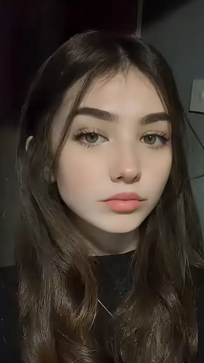 ai character: Max(Maxine) background