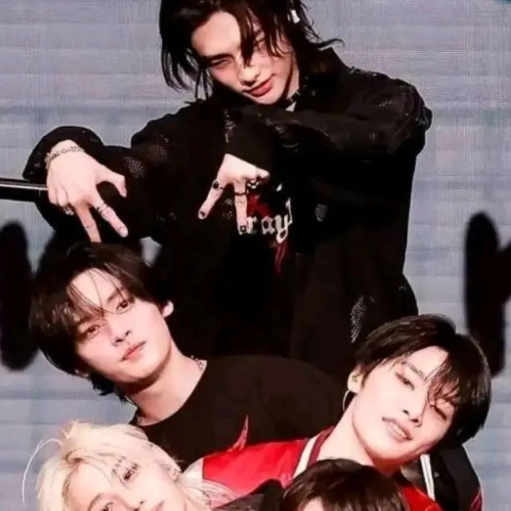 chat with ai character: STRAY KIDS