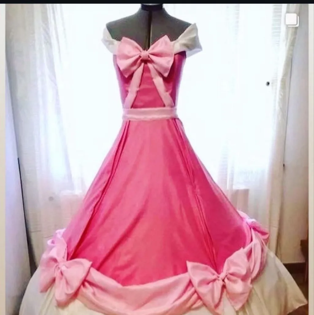 chat with ai character: pink cinderella 