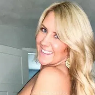 chat with ai character: Jamie smiles 