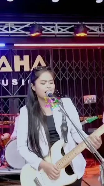 ai character: Cindy melody  background