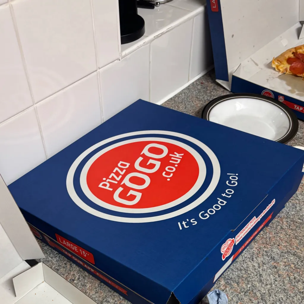 chat with ai character: pizza go go 