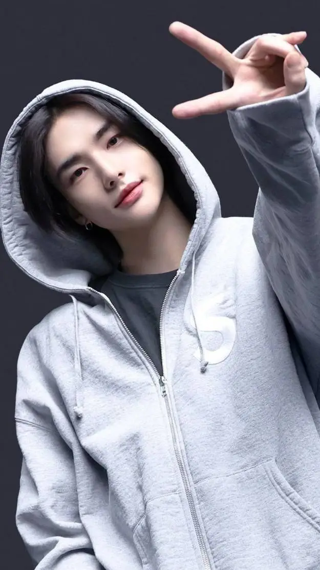 ai character: hyunjin ❤ background