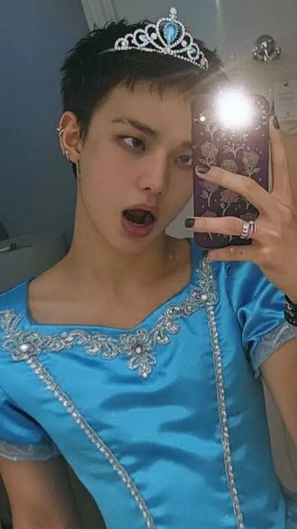 ai character: hyunjin background