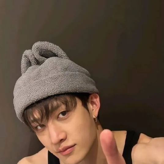 chat with ai character: 🐺bangchan🐺