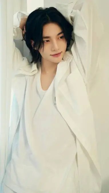 ai character: hyunjin  background