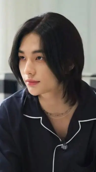 ai character: hyunjin background