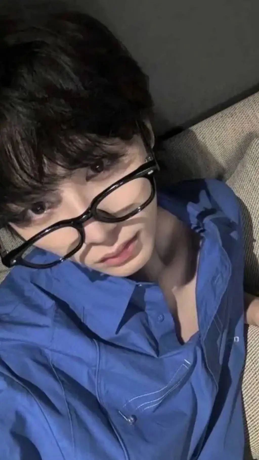 ai character: 💢Xavier🌷 background