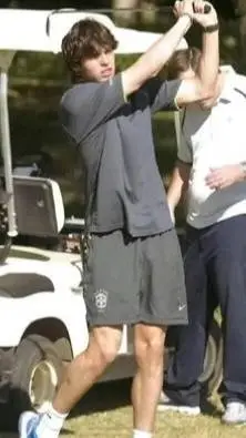 ai character: Ricardo kaká 🇧🇷 background