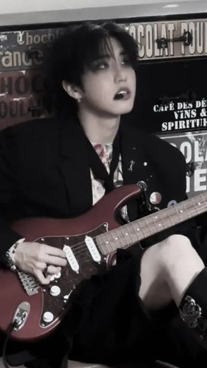 ai character: Han Jisung 🐿☆ background