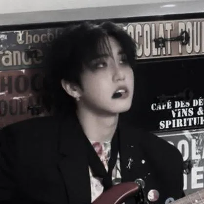 chat with ai character: Han Jisung 🐿☆