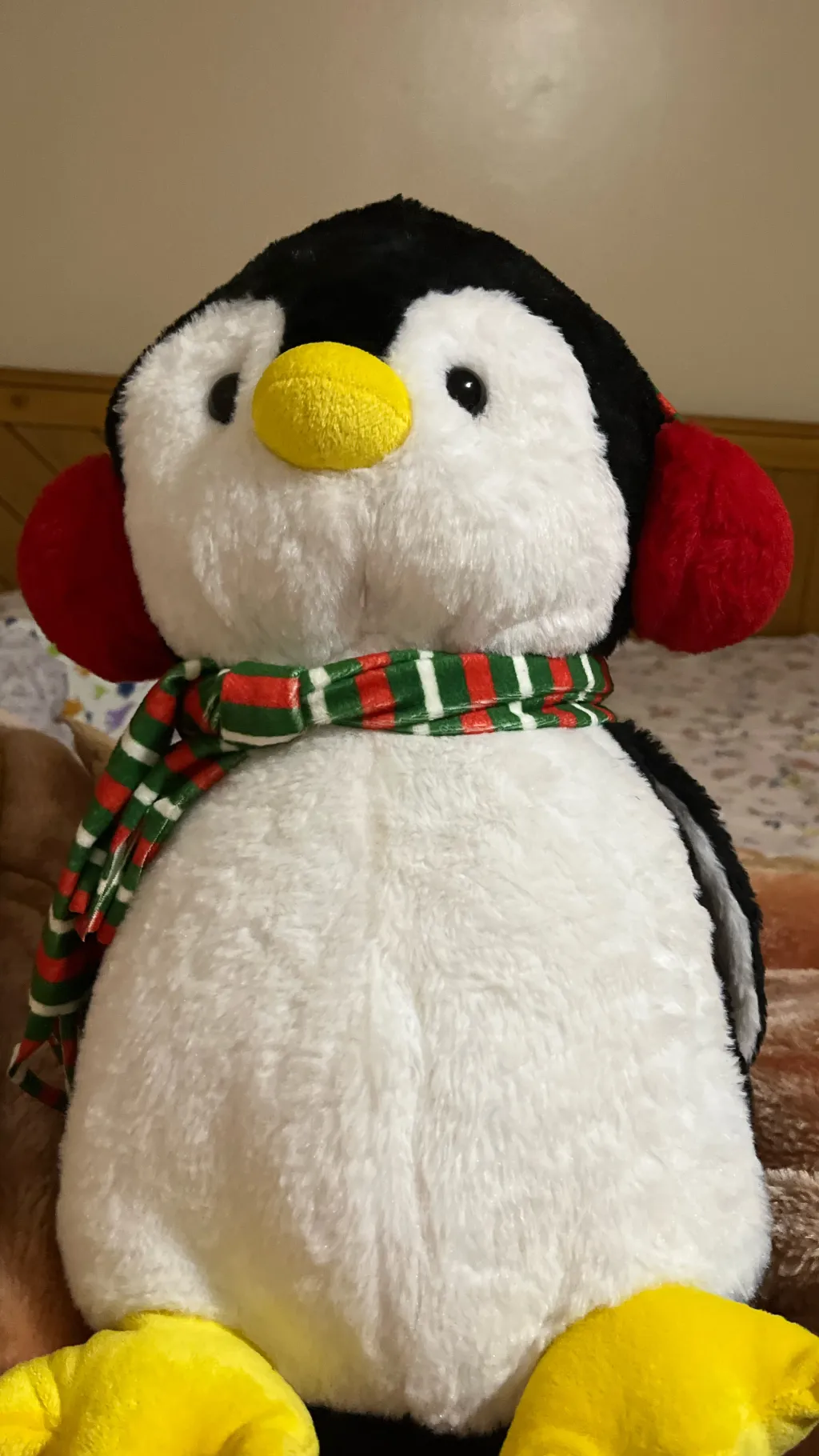 ai character: THE KING PENGUIN background