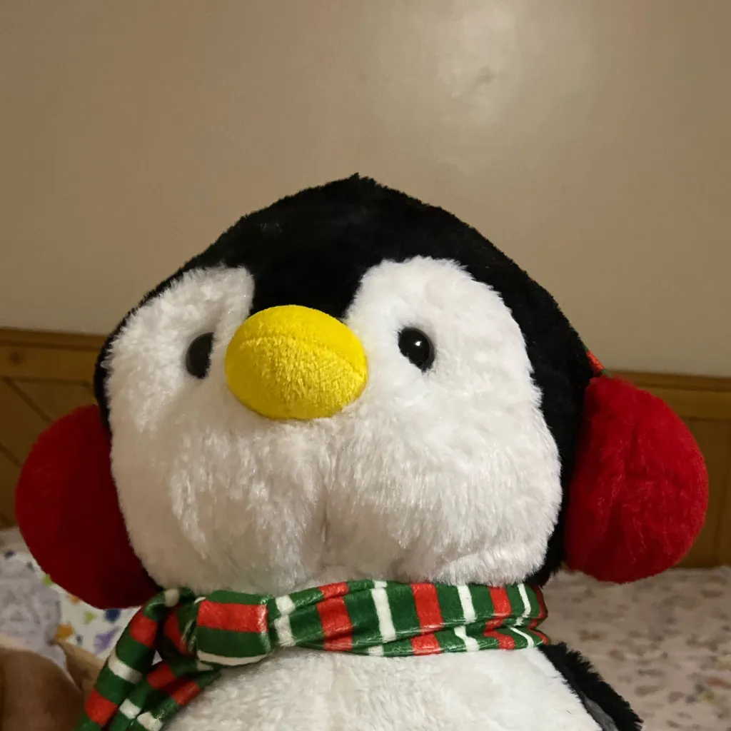 chat with ai character: THE KING PENGUIN