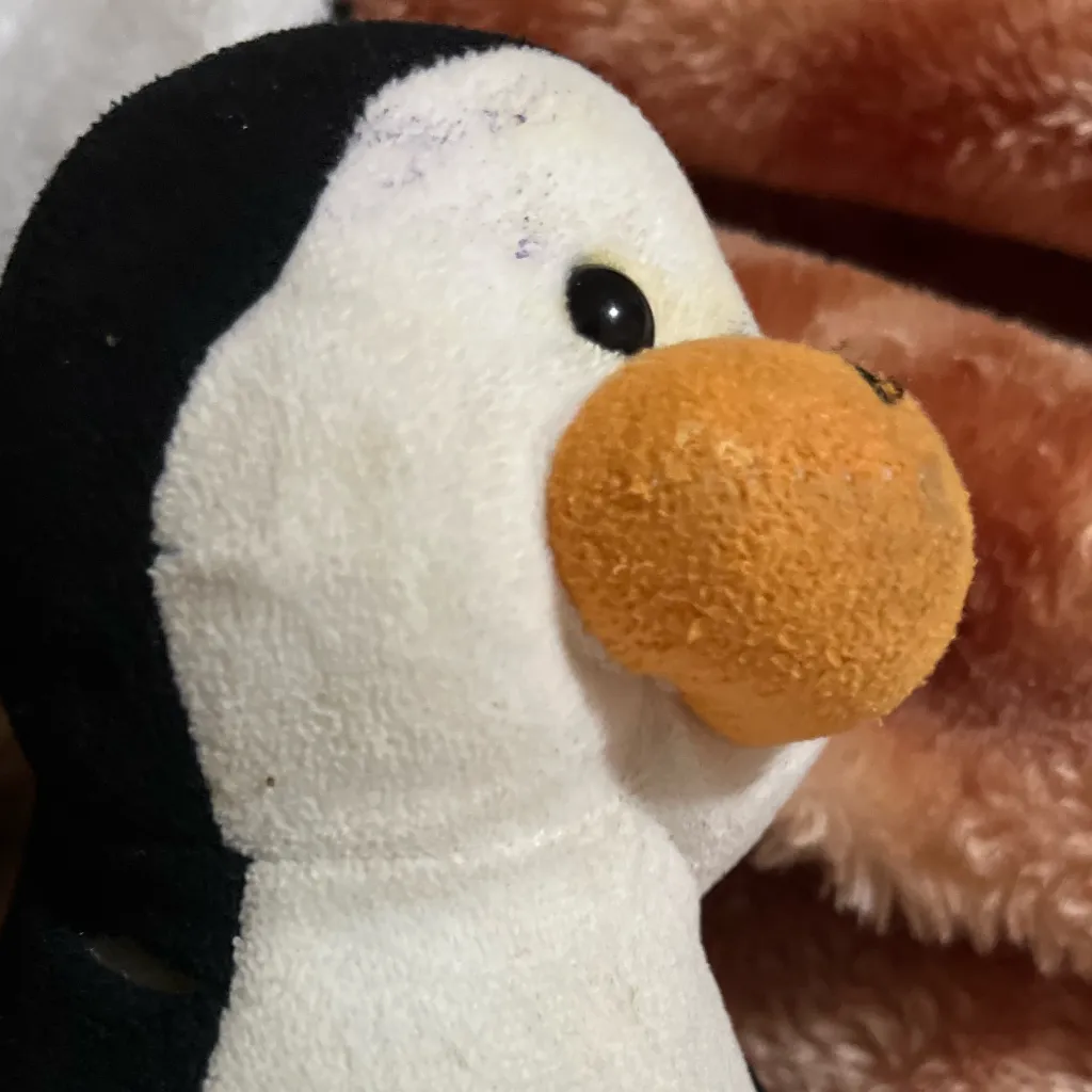 chat with ai character: The little guy