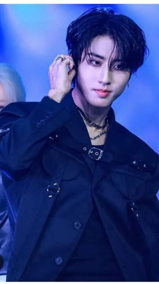 ai character: Han Jisung  background