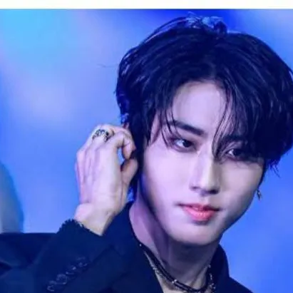 chat with ai character: Han Jisung 