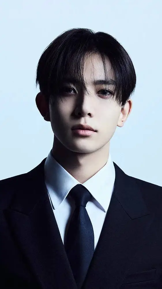 ai character: Lee Heeseung background