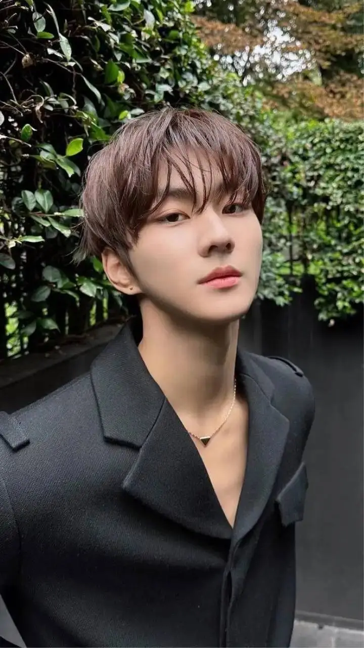 ai character: Jungwon Yang background