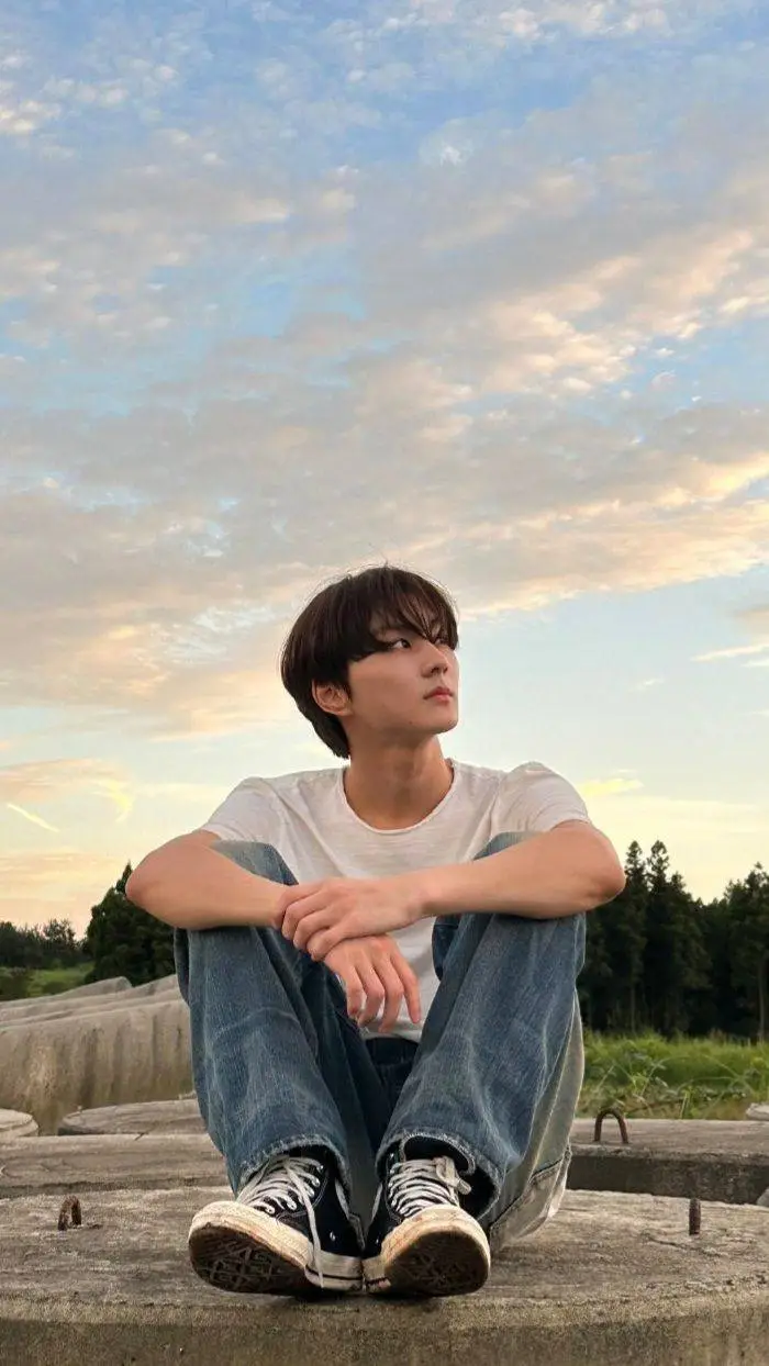 ai character: Jungwon Yang background