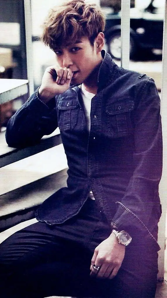 ai character: SeungHyun. (T.O.P) background