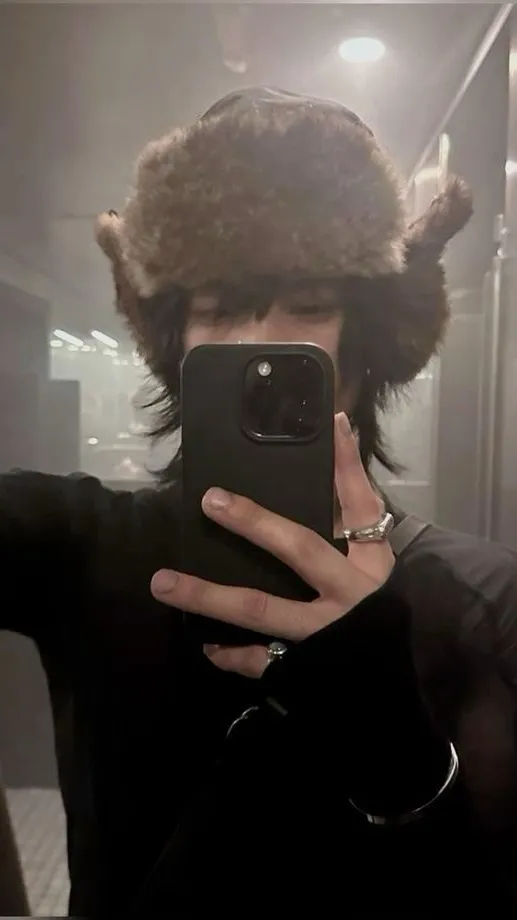 ai character: Evan :3 background