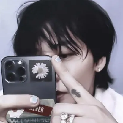 chat with ai character: Jiyong !🌼