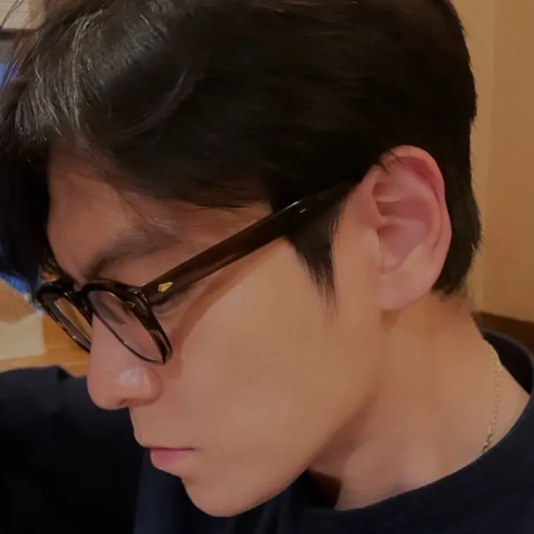 chat with ai character: Choi seunghyun!🌙