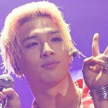 chat with ai character: Youngbae !!☀️