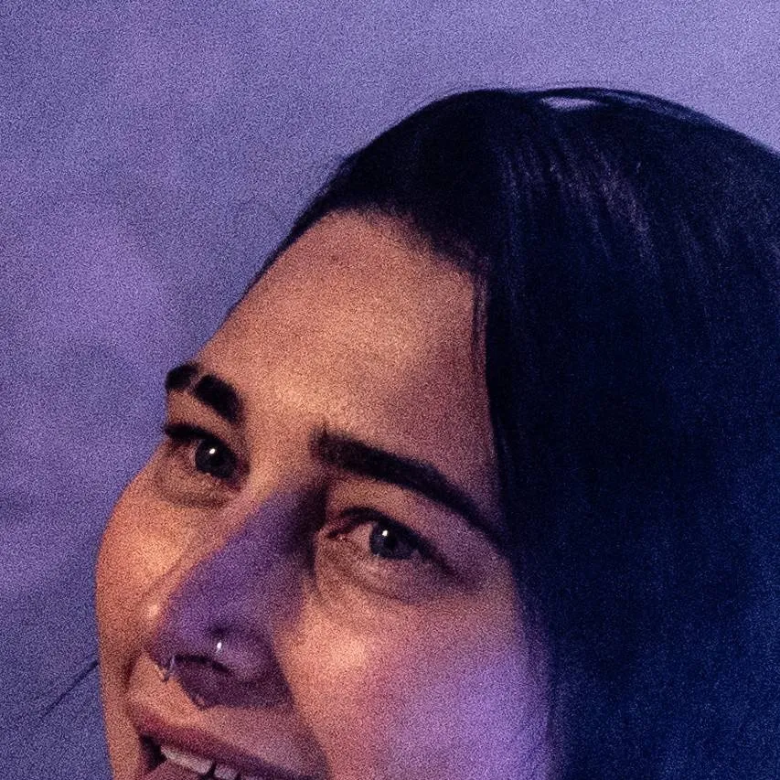 chat with ai character: Demi